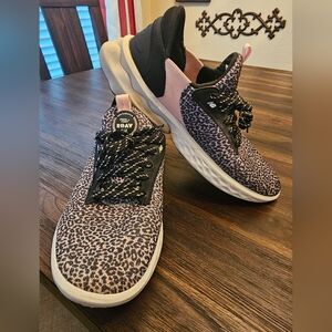 New Balance Roav Leopard Tennis Shoes
